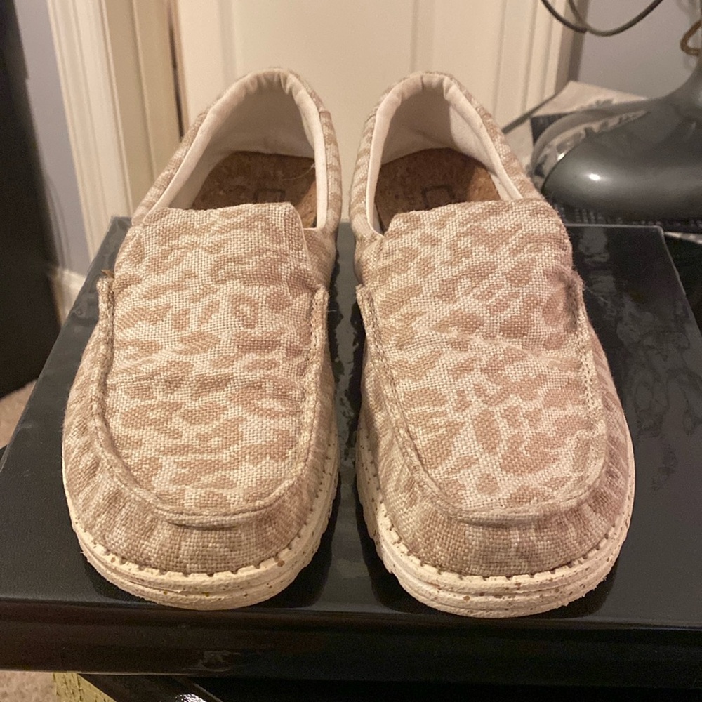 Women’s cheetah print Heydudes
